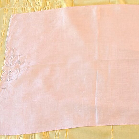 Four Beautiful Vintage Hand Embroidered Table Runners - Dresser Scarves - Picture 7 of 12